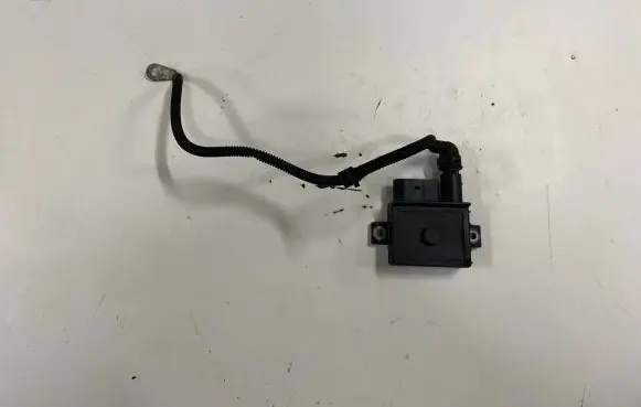 BMW 5 F10 F11 Glow plug pre-heat relay 859172401