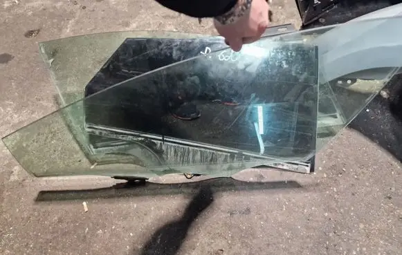 Hyundai i40 Front door window glass four-door