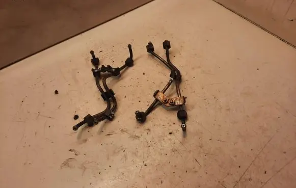 Opel Astra H Fuel injector supply line/pipe 