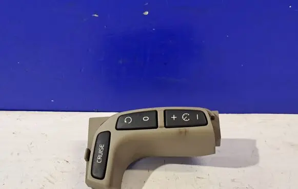 Volvo V70 Steering wheel buttons/switches 30710256