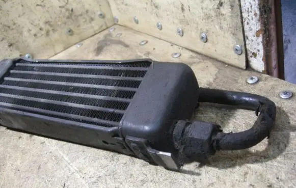 Engine oil radiator