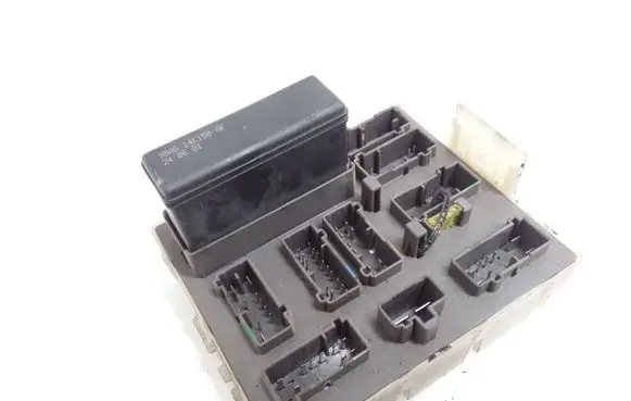 Ford Focus Fuse module 98AG14A073AH