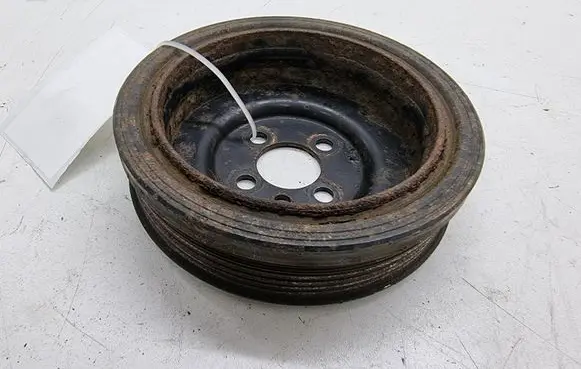 Volkswagen PASSAT B6 Crankshaft pulley 03G105243
