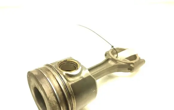 Mitsubishi Outlander Piston with connecting rod 