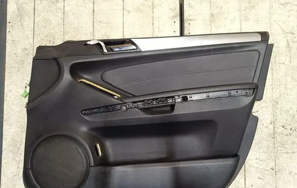 Mercedes-Benz ML W164 Front door card panel trim