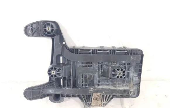 Volkswagen Golf V Battery tray 1K0915333