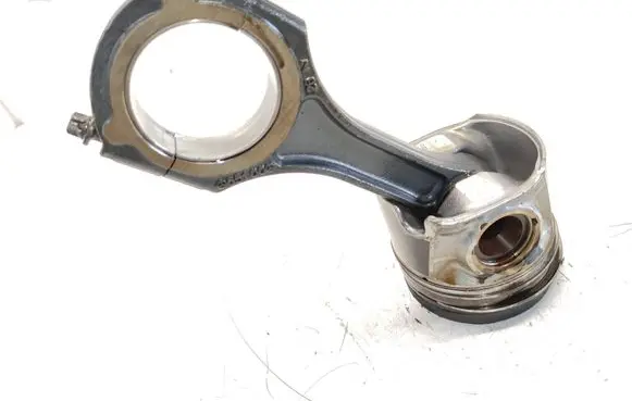 Mercedes-Benz Sprinter W906 Piston with connecting rod 65100 OM651 A6510301017