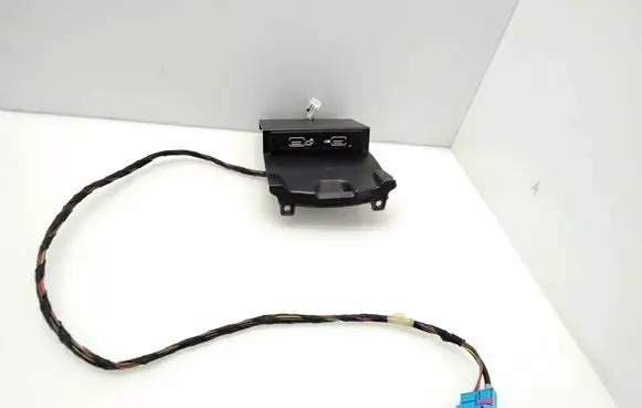 Mercedes-Benz CLA C117 X117 W117 USB socket connector A1728201700 A1765401201