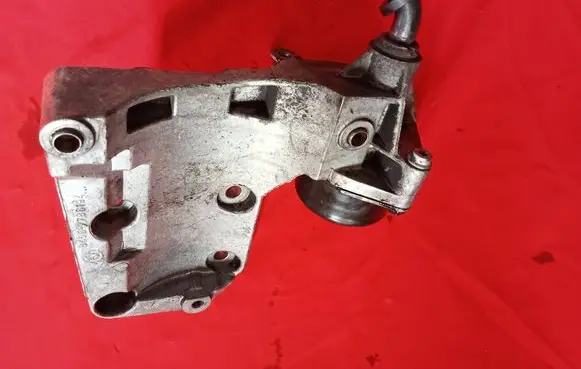 BMW 5 E39 A/C compressor mount bracket 7786194