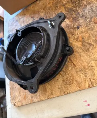 Cadillac CTS Front door speaker 15278539