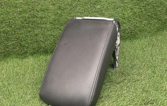 Volkswagen Jetta VI Armrest 5C6864207