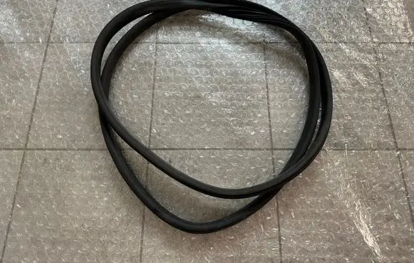 Rear door rubber seal (on body)