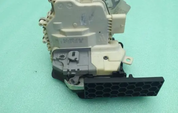 Porsche Panamera (970) Front door lock 8J1837016D 97053752001