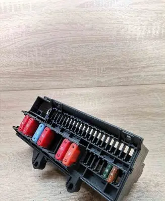 BMW 7 E65 E66 Fuse module 6900582
