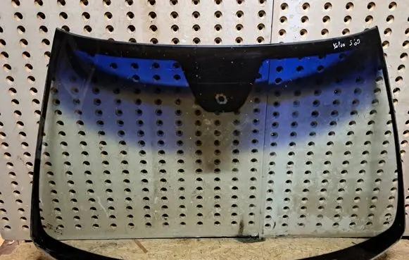 Volvo S60 Front windscreen/windshield window