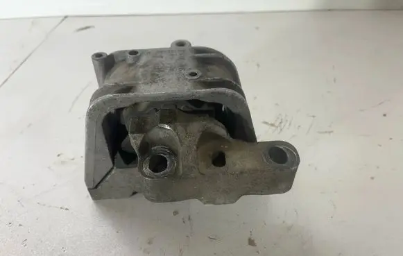 Volkswagen Touran I Engine mount bracket 1K0199262
