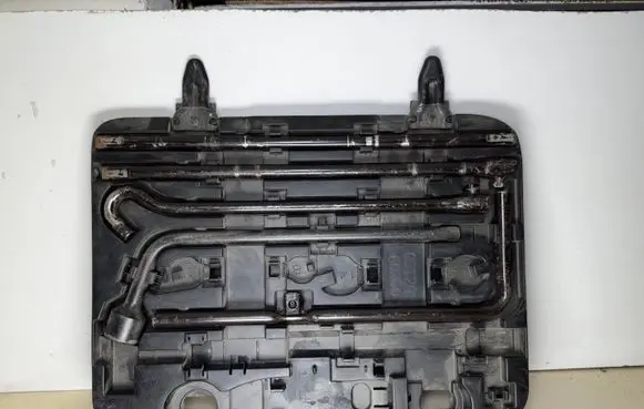 Toyota Land Cruiser (J120) Tool set 0912060200