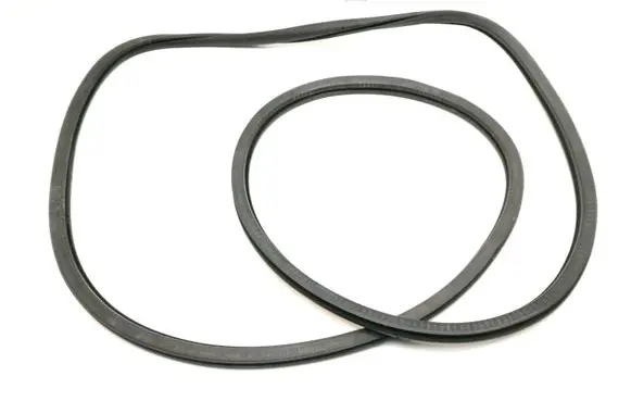 Volkswagen Touareg I Rear door rubber seal (on body) 7L0867367A
