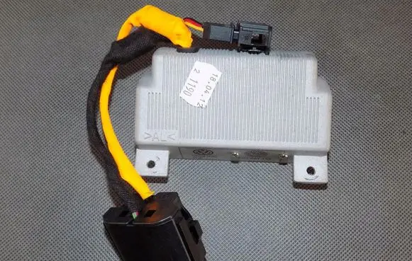 Volkswagen Tiguan Voltage converter/converter module 5N0907155