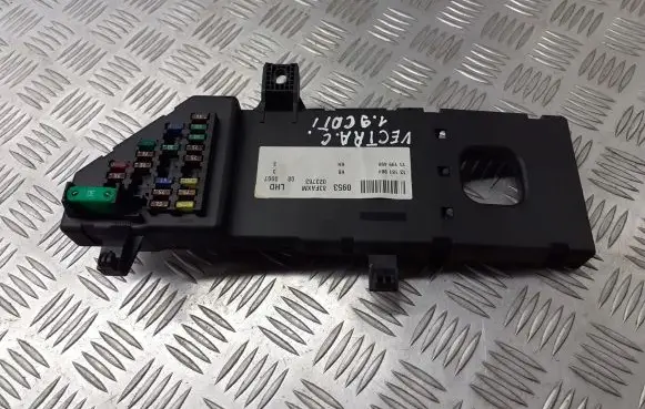 Opel Vectra C Fuse box cover 13181984