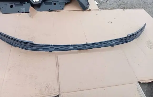 Volkswagen Transporter - Caravelle T7 Front bumper lower grill 7T0853678B