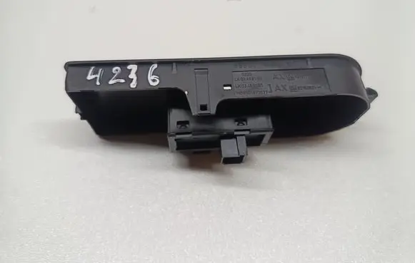 Opel Astra H Electric window control switch 13197132 93162821