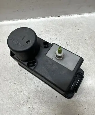 Volkswagen PASSAT B5 Central locking vacuum pump 1H0962257E
