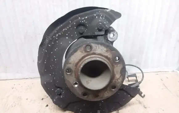 BMW 1 E81 E87 Front wheel hub 6764443