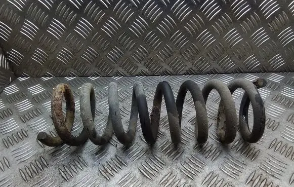 Mercedes-Benz E W210 Rear coil spring