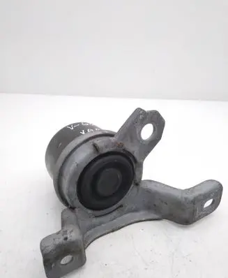 Volvo V60 Engine mount bracket