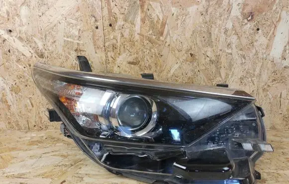 Toyota Auris E180 Headlight/headlamp 8111002K30