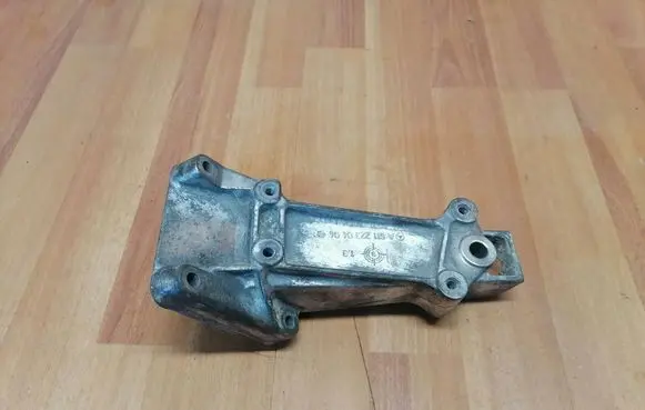Mercedes-Benz Sprinter W901 W902 W903 W904 Engine mounting bracket A6112230404