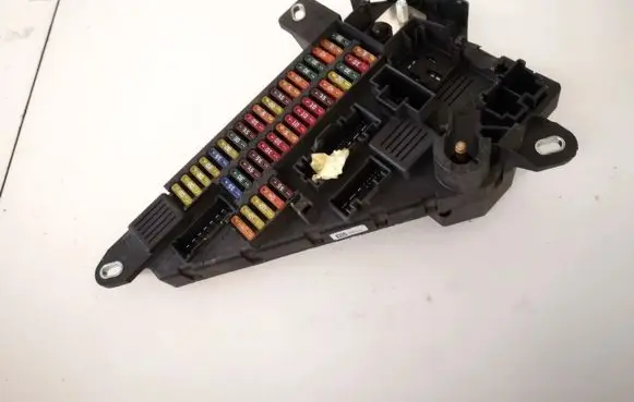 BMW 5 E60 E61 Fuse box set 913883001 6906619-10