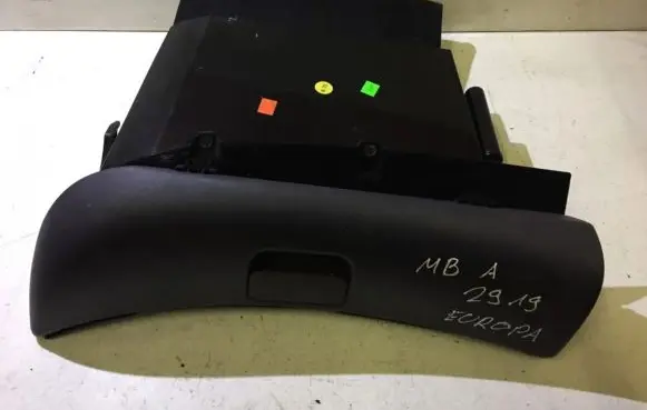 Mercedes-Benz A W168 Glove box