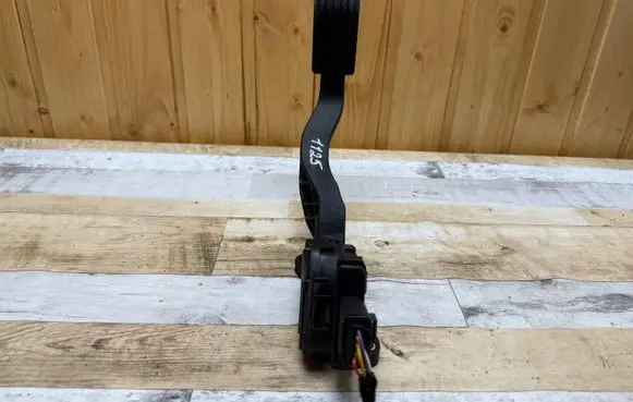 Peugeot 207 Accelerator throttle pedal 9680756880 18072006 040407
