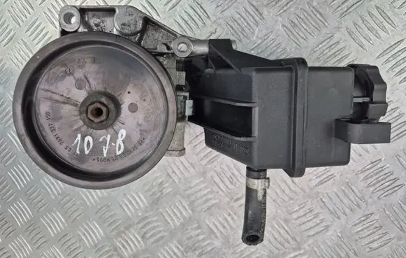 Mercedes-Benz SLK R172 Power steering pump 0064665701 5003831