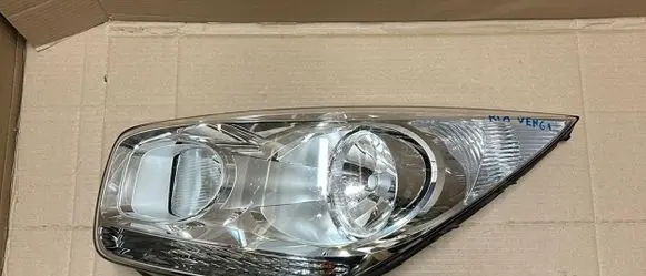 KIA Venga Headlight/headlamp 8200002845