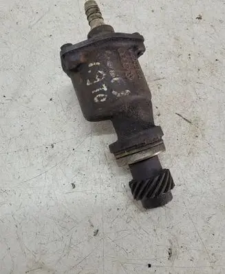 Volkswagen Golf III Vacuum pump 028207A