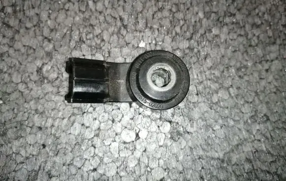 Toyota Corolla E120 E130 Detonation knock sensor 1710001110 8961502020