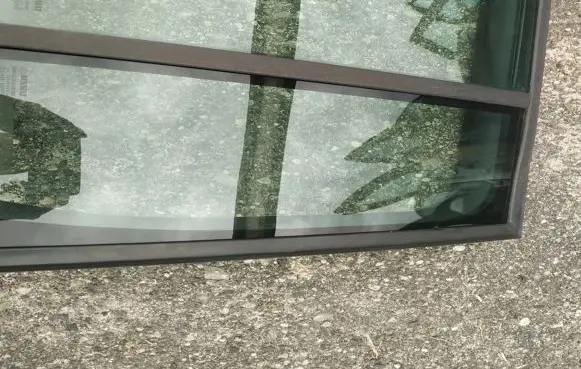 Rear vent window glass