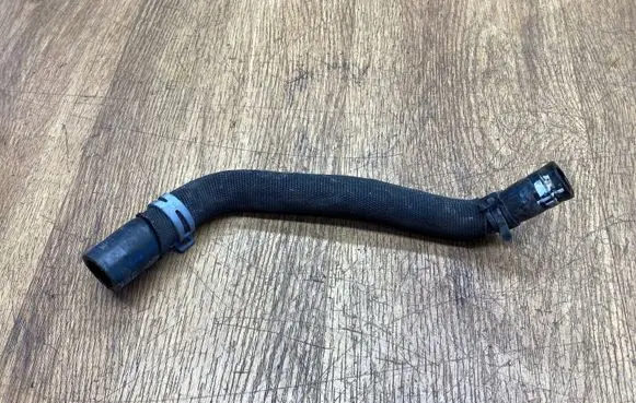 Volkswagen Touareg II Engine coolant pipe/hose 7P0422889C