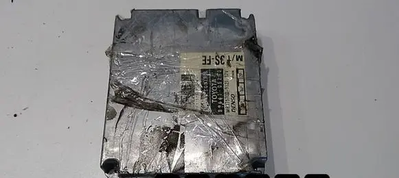 Toyota Avensis T220 Engine control unit/module 8966105250