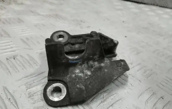 Renault Kangoo II Engine mount vacuum valve 8200277971