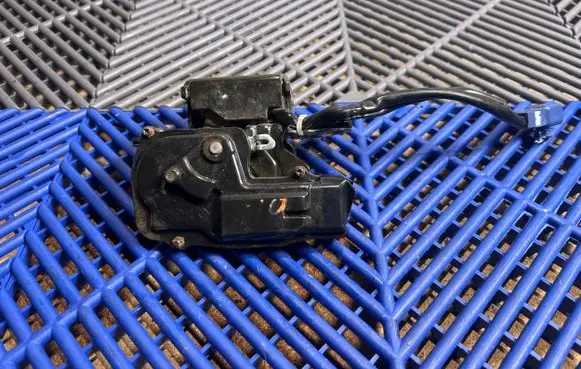 Toyota Auris E180 Loading door lock 