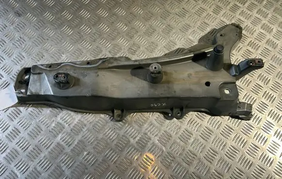 Volvo XC90 Fender mounting bracket 31391778