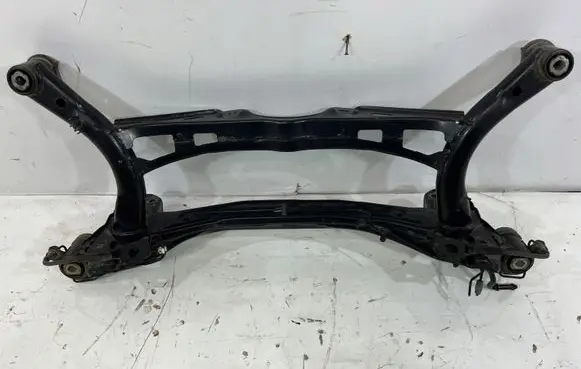 Volkswagen PASSAT B8 Rear axle beam with reductor 