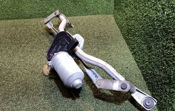 Opel Vivaro Front wiper linkage and motor 288004907R 93867984 3397021666