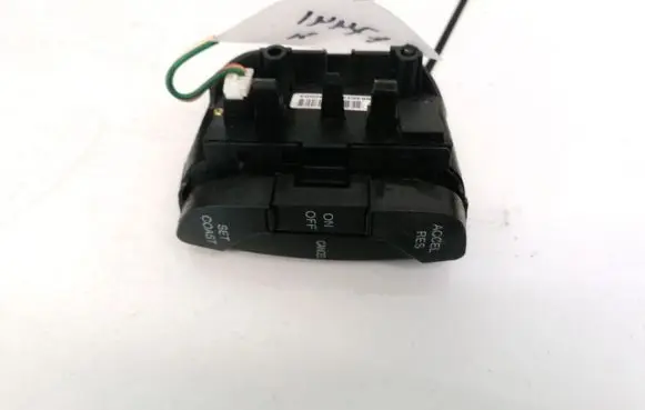 Steering wheel buttons/switches