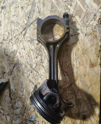 Volkswagen PASSAT B7 Piston with connecting rod 076182