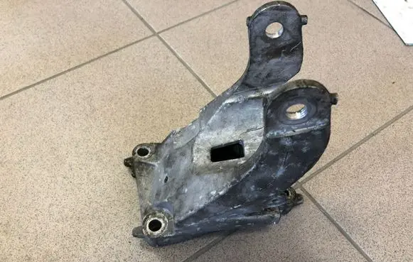 Citroen C5 Gearbox mounting bracket 9653919280